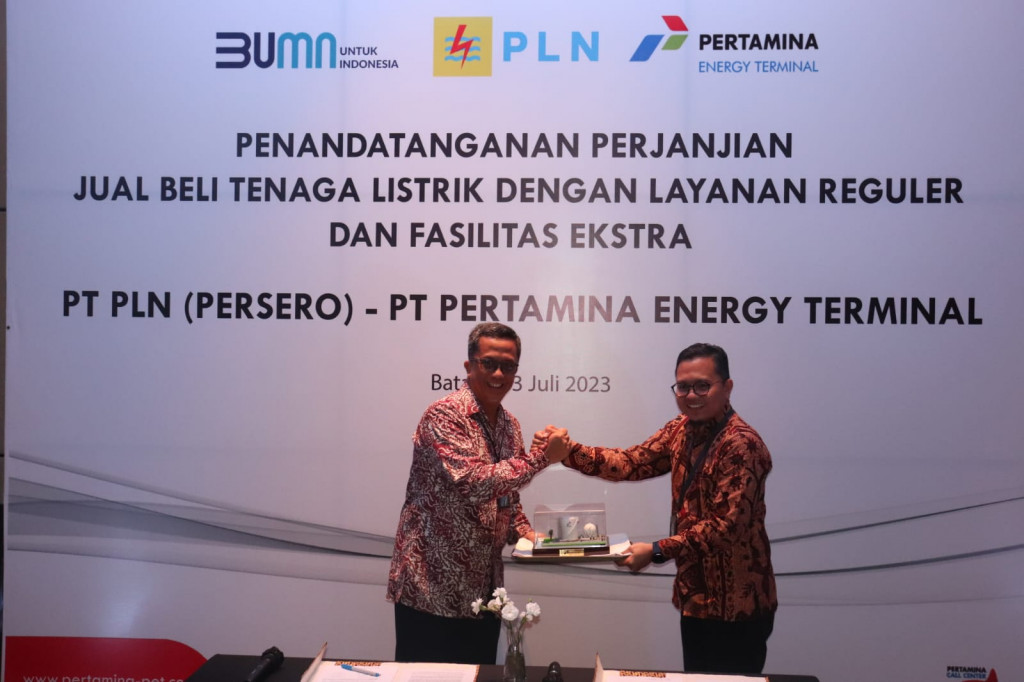 Penandatanganan perjanjian jual beli tenaga listrik antara PET dengan PLN. Foto Istimewa.