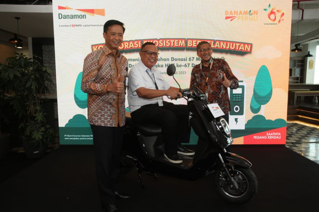 Bank Danamon mendukung penggunaan motor listrik. Foto: Dok istimewa