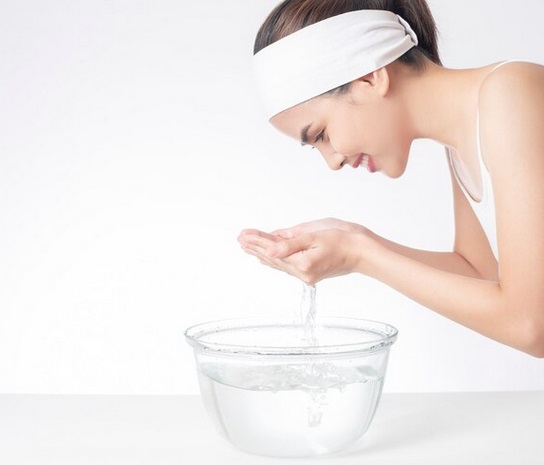 Viral Cairan Infus untuk Cuci Muka, Sebenarnya Apa Efeknya?