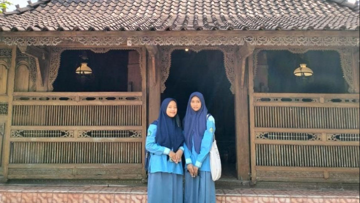 Teliti Joglo Pencu, Siswa MAN 1 Kudus Raih Perunggu di KRESNA 2023