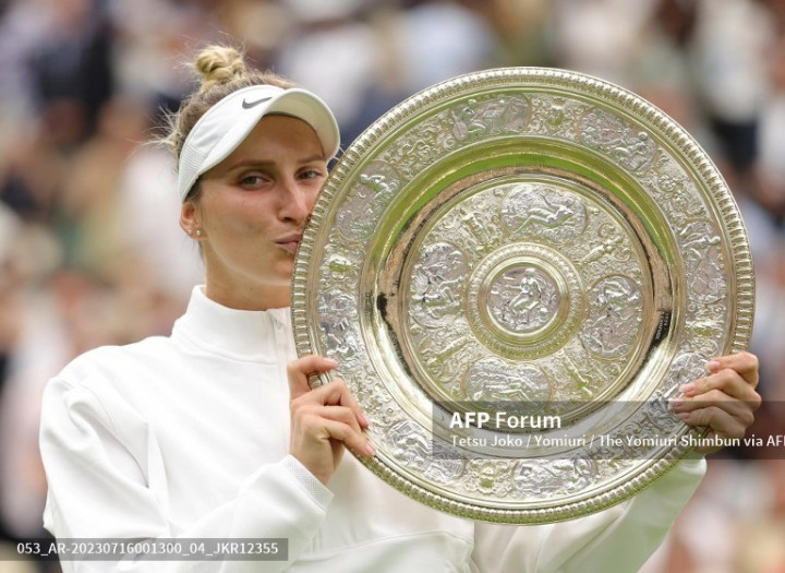 Petenis Non Unggulan Marketa Vondrosouva Cetak Sejarah Usai Juara Wimbledon