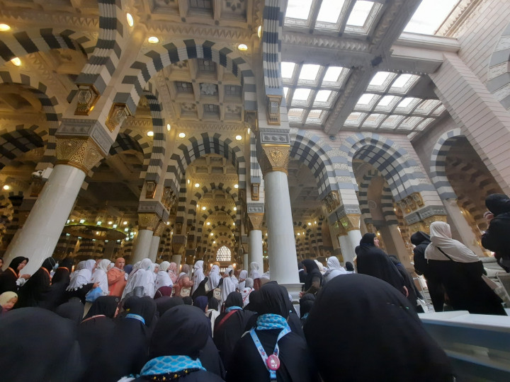 Apakah Wanita Haid Boleh Ziarah ke Makam Nabi dan Raudah? Ini Penjelasan Ahli Fikih