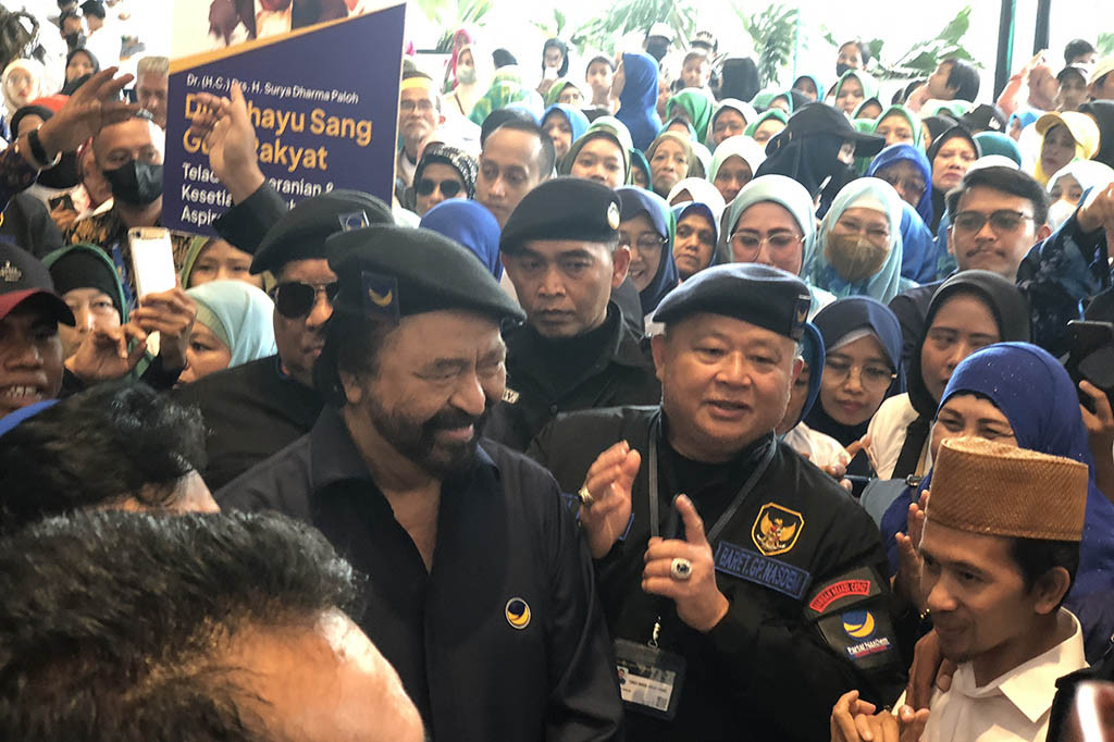 Semringah Surya Paloh Rayakan Ulang Tahun Bersama Relawan