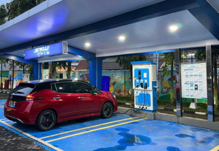 Perkuat Ekosistem Kendaraan Listrik, PLN Gandeng 4 Perusahaan Bangun Charging Station