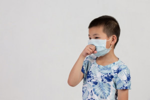 4 Tips Bantu Atasi Batuk dan Flu Berkepanjangan pada Anak
