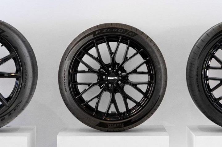 Pirelli P Zero E Kombinasikan Performa & Keberlanjutan