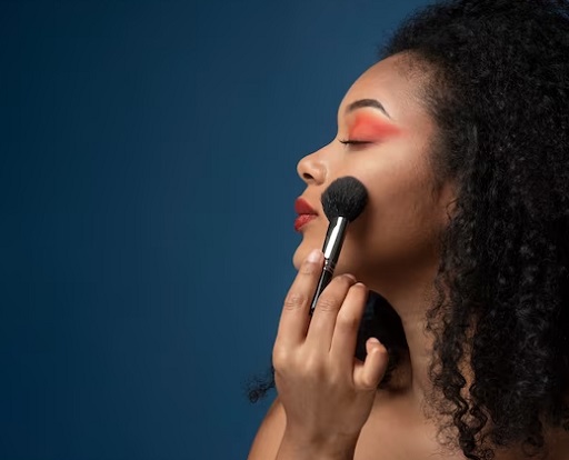 Apa pun warna kulitmu, bronzer harus terlihat seperti 