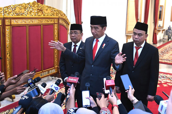 Presiden Jokowi Minta Menkominfo Budi Arie Setiadi Utamakan Penyelesaian BTS