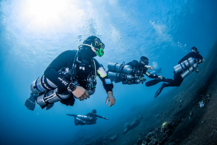 Tren Baru di Dunia Diving, Tabung Bukan di Belakang, tapi di Samping