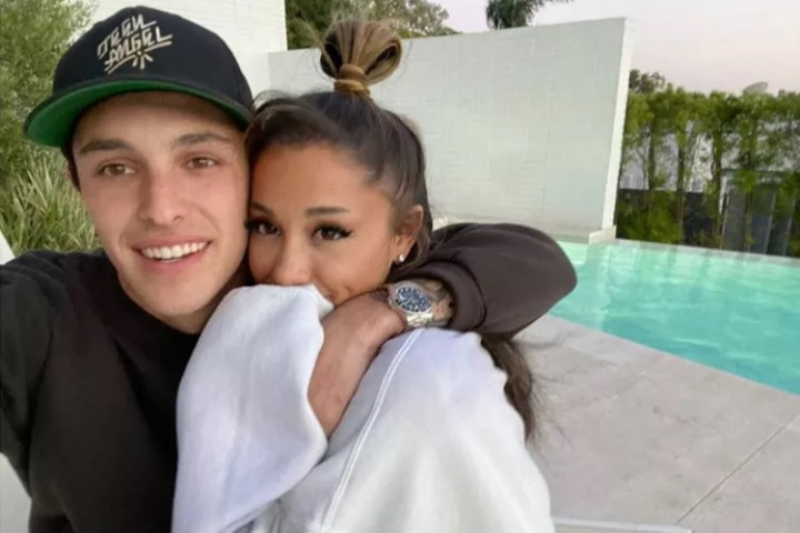 Ariana Grande dan Dalton Gomez Dikabarkan Bakal Cerai Setelah 2 Tahun Menikah