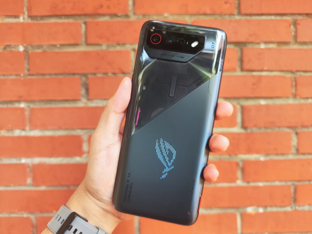 Asus ROG Phone 7.