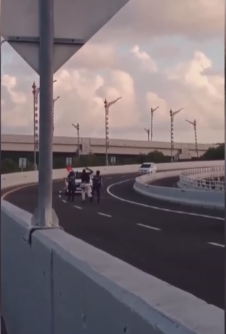 Viral, Bule Terobos Jalan Tol Bali Mandara dengan Berjalan Kaki