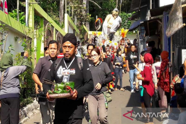 Sambut 1 Muharam, Warga Magelang Gelar Gerebeg Suro dan Bhakti Alam Gunung Tidar