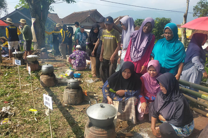 Sambut Tahun Baru Islam, Ribuan Warga Desa Sukaraja Gelar Lomba Nasi Liwet