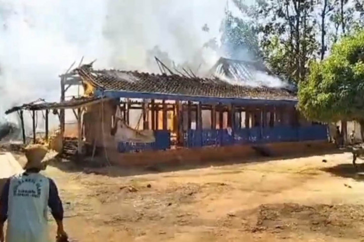 3 Rumah dan Uang Ratusan Juta Ludes Terbakar di Madura