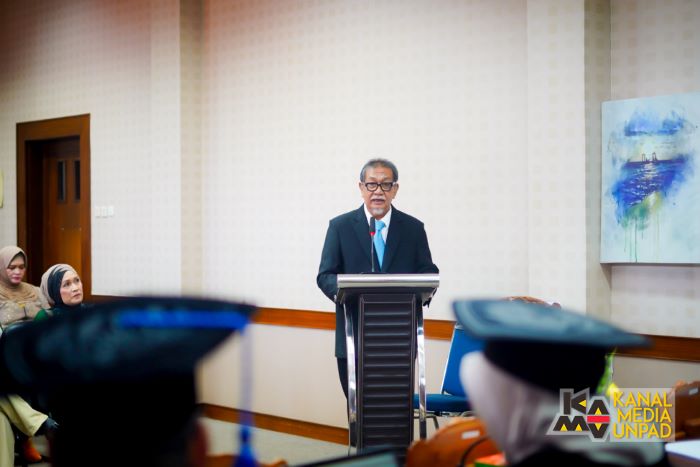 Deddy Mizwar saat menjalani sidang promosi doktor. Foto: Unpad