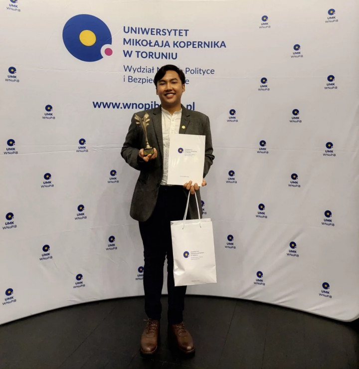 Jadi 'Best Student' di Kampus Polandia, Ary Langganan Berprestasi Sejak di Unair