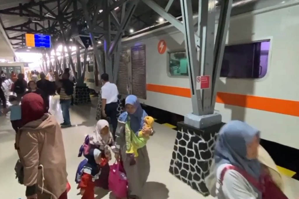 Usai Tabrak Truk Trailer di Semarang, KA Brantas Tiba di Stasiun Blitar