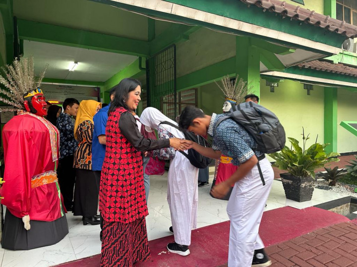 Bentuk Karakter, SMAN 53 Jakarta Undang Siswa Berprestasi di MPLS