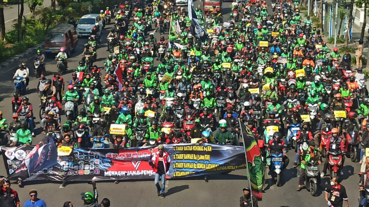 Ribuan Ojol Tagih Janji Pemprov Jatim Soal Pengawasan Tarif