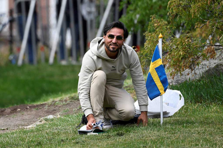 Salwan Momika Injak Alquran di Luar Kedubes Irak di Stockholm