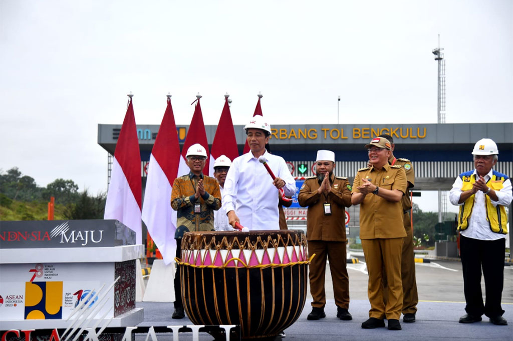 Foto Terpopuler: Jokowi Resmikan Jalan Tol di Bengkulu hingga Penembakan Massal di Selandia Baru