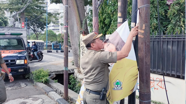 Satpol PP Jakpus Bakal Buru Spanduk dan <i>Banner</i> Caleg