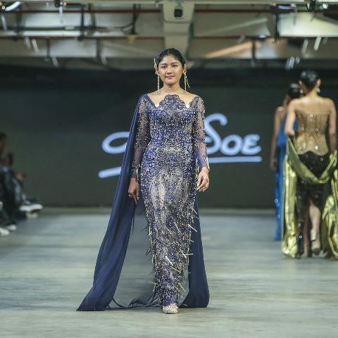 Pesona Erina Gudono Saat Kenakan Kebaya Garapan An'Soe di JF3