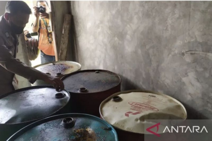 Oknum Bhabinkamtibnas di Rokan Hilir Timbun BBM Bersubsidi