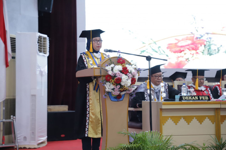 1.221 Mahasiswa Ikut Wisuda Unila, Rektor Imbau Lulusan Isi <i>Tracer Study</i>