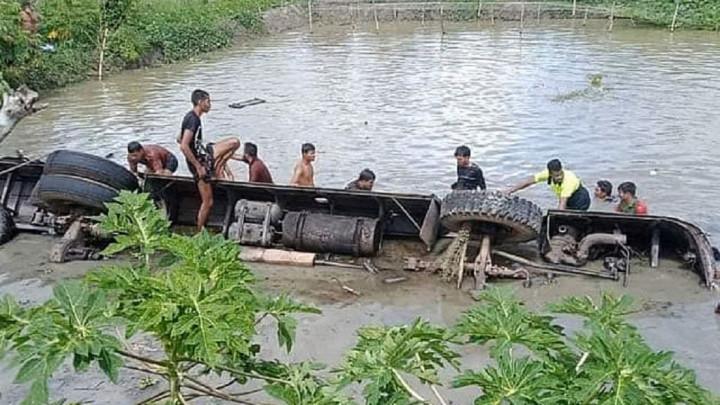 Bus Jatuh ke Kolam Lumpur di Bangladesh, 17 Orang Tewas 35 Terluka
