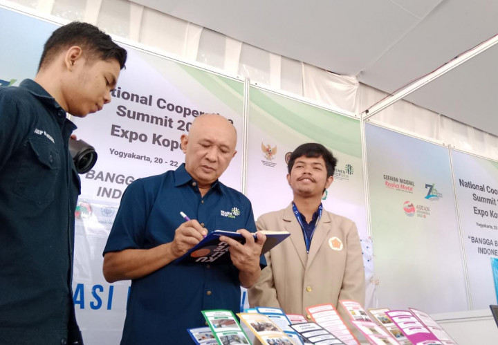 Menkop Teten: <i>e-Commerce</i> Tak Boleh Jualan Produk Sendiri