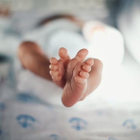 Kelainan tulang dapat menyebabkan si kecil tumbuh dengan bentuk postur tubuh yang buruk. (Foto: Ilustrasi/Dok. Unsplash.com)