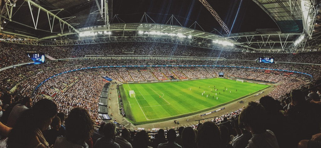 Ilustrasi menyaksikan pertandingan sepak bola di stadion. (Foto: Pexels/Pixabay)