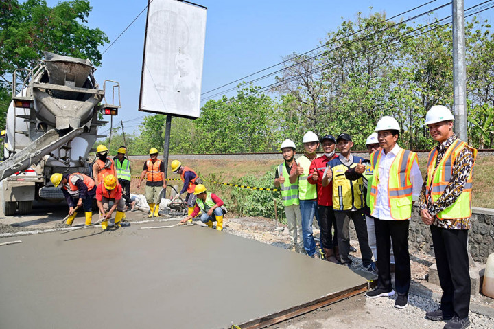 Presiden Jokowi Tinjau Rekonstruksi Jalan Raya Surakarta-Gemolong-Purwodadi
