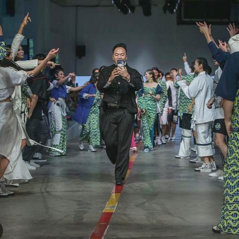 Tities Sapoetra memperkenalkan koleksi terbarunya yang diberi tajuk 'NALA' dalam JF3. (Foto: Dok. Medcom.id/Yurike Budiman)