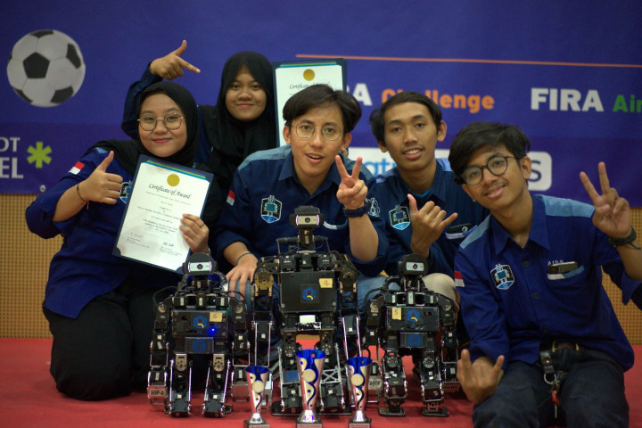 Keren! Tim Robot ITS Borong 24 Penghargaan di FIRA RoboWorld Cup 2023