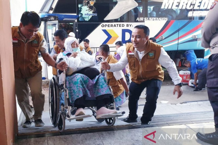 399 Haji Kloter 19 Medan Tiba di Tanah Air