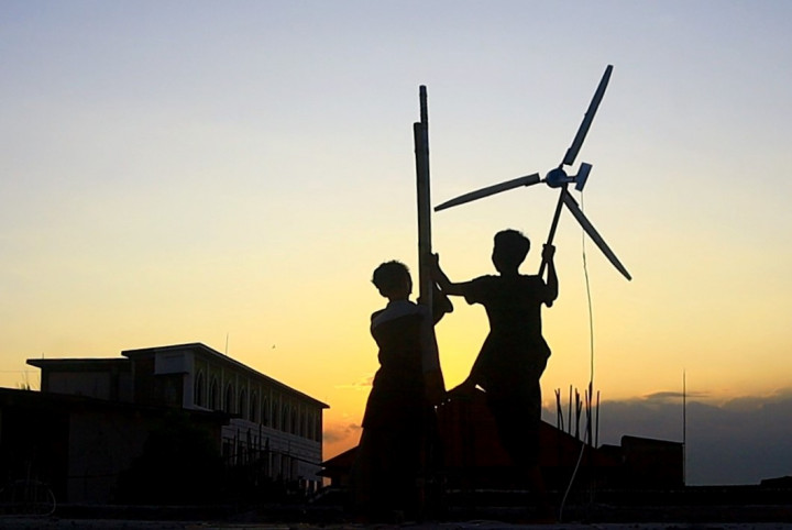 Manfaatkan Barang Bekas, Santri di Nganjuk Ciptakan Listrik Tenaga Angin