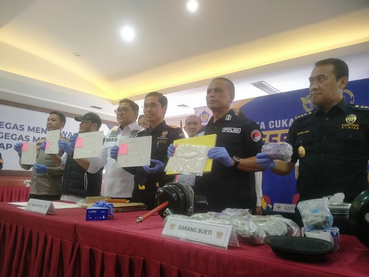 Modus Anyar, 10 Lembar Sertifikat Asal Spanyol Positif Kokain