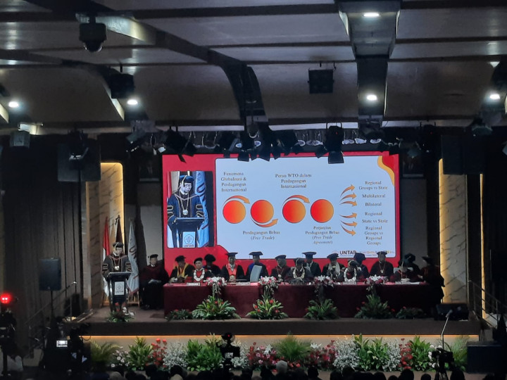 Catatkan Rekor MURI, Ariawan Gunadi Jadi Profesor Hukum Bisnis Termuda Untar