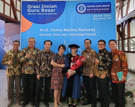 Prof. Dr. Fenny Martha Dwivany, S.Si, M.Si., bersama dengan Tim Pakar IRN dalam acara Orasi Ilmiah Guru Besar ITB. (Foto: Dok. Istimewa)