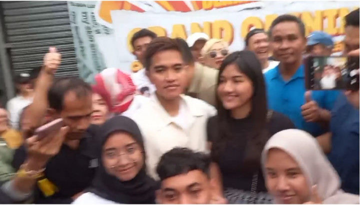 Resmikan Gerai Makanannya di Depok, Kaesang Bantah Curi Start Kampanye