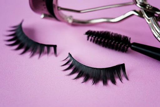 Bulu mata palsu dapat membuat tampilan mata jadi lebih cantik. (Foto: Ilustrasi. Dok. Freepik.com)
