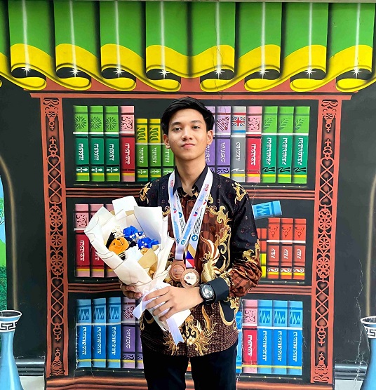 Jalan Panjang Maulana Dapat Beasiswa BIM Hingga Diterima 21 Kampus Luar Negeri