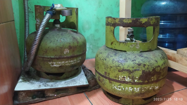 <i>Duh</i>! Ada Upaya Pengoplosan LPG di Karawang