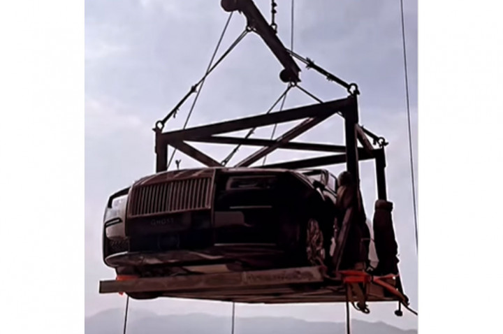 Ini Baru The Real Sultan, Angkut Rolls-Royce ke Apartemen Lantai 44