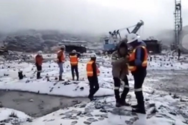 Hujan Salju di Tembagapura Imbas Musim Penghujan