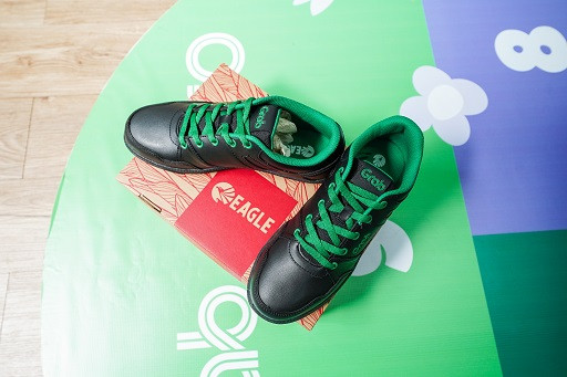 Sepatu edisi terbatas kolaborasi Grab Indonesia dengan Eagle. (Foto: Dok. Istimewa)