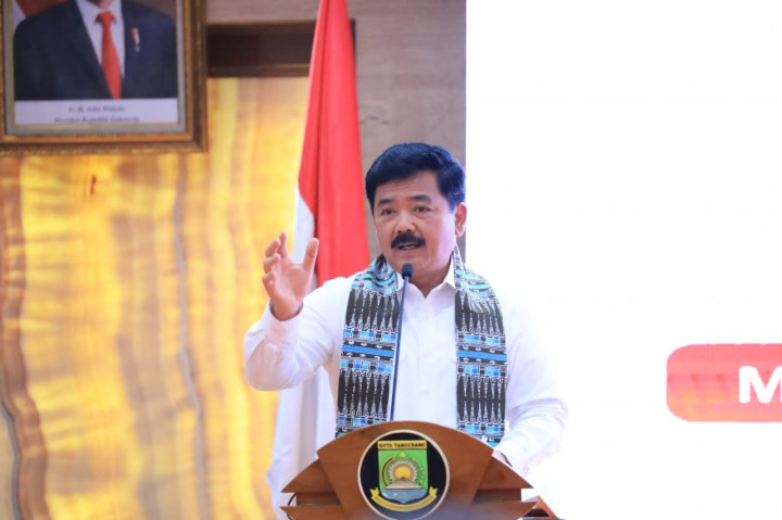 Menteri Hadi Serahkan 303 Sertifikat Aset Pemerintah se Provinsi Banten